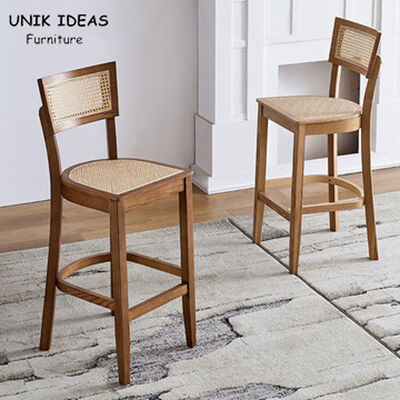 İyi bir fiyat. Solid Wooden Cafe Bar Stools Rattan Backrest Minimalist Counter Stools Art Style çevrimiçi